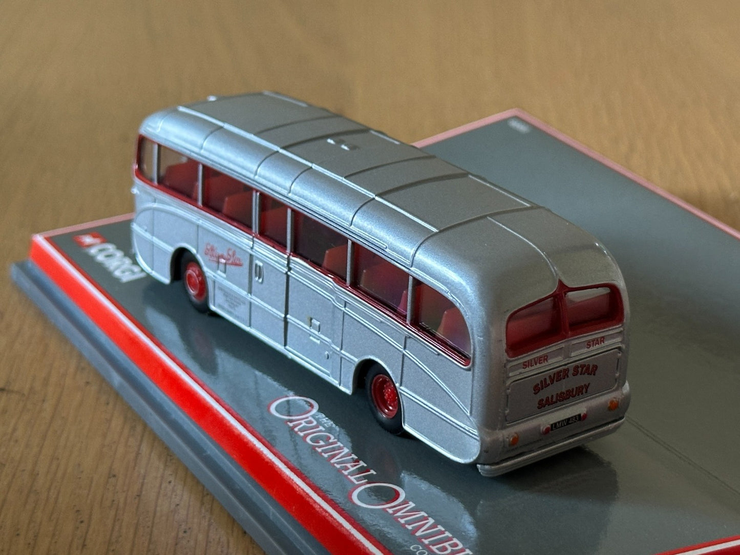 Original Omnibus 1:76 OO Gauge 40303 - Leyland Tiger Cub - Silver Star Motors
