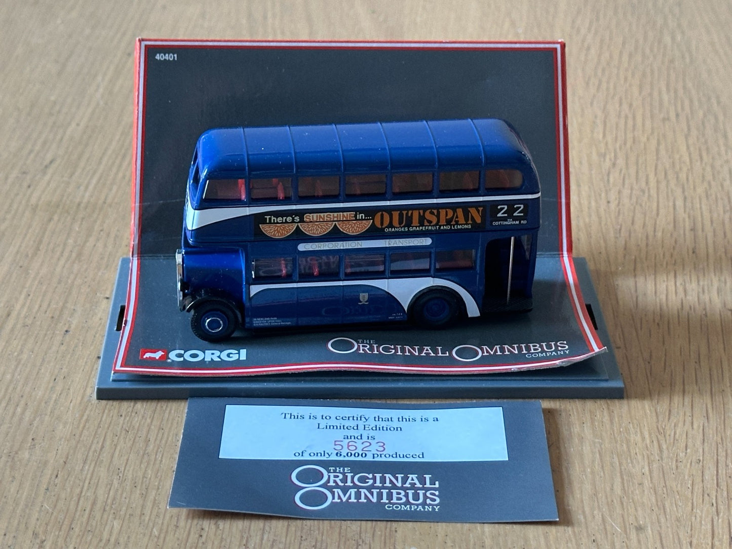 Original Omnibus 1:76 OO Gauge 40401 - AEC Regent II Kingston-Upon-Hull City