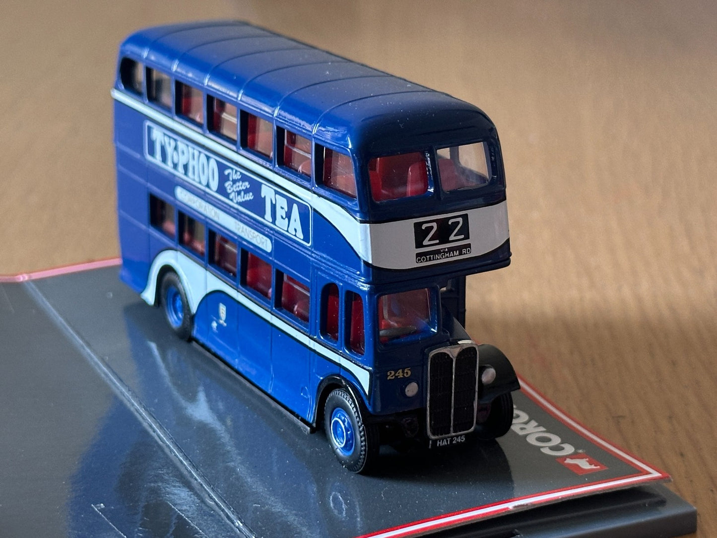 Original Omnibus 1:76 OO Gauge 40401 - AEC Regent II Kingston-Upon-Hull City