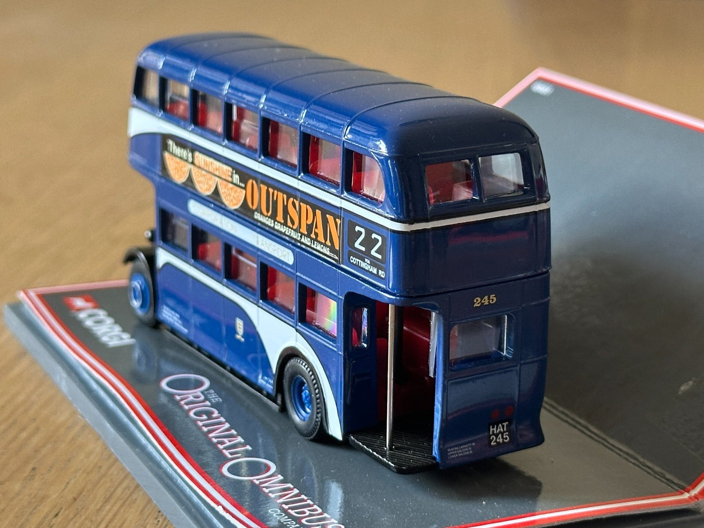 Original Omnibus 1:76 OO Gauge 40401 - AEC Regent II Kingston-Upon-Hull City