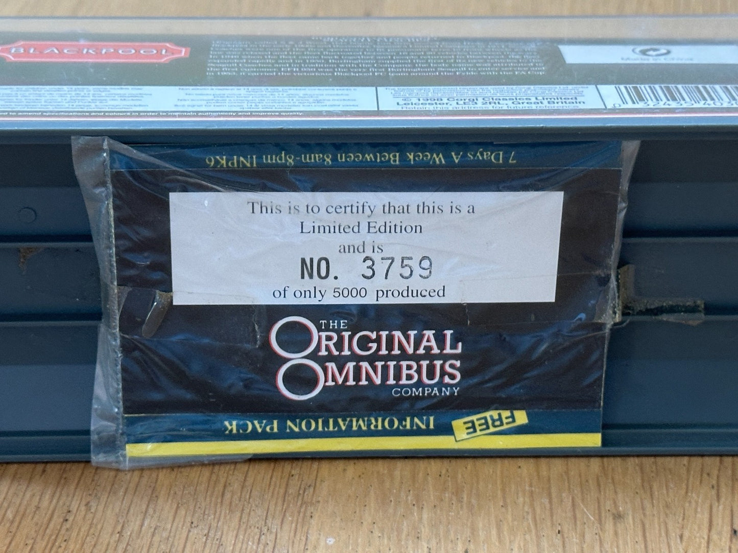 Original Omnibus 1:76 OO Gauge 97170 - Burlingham Seagull Woods - Blackpool Bus