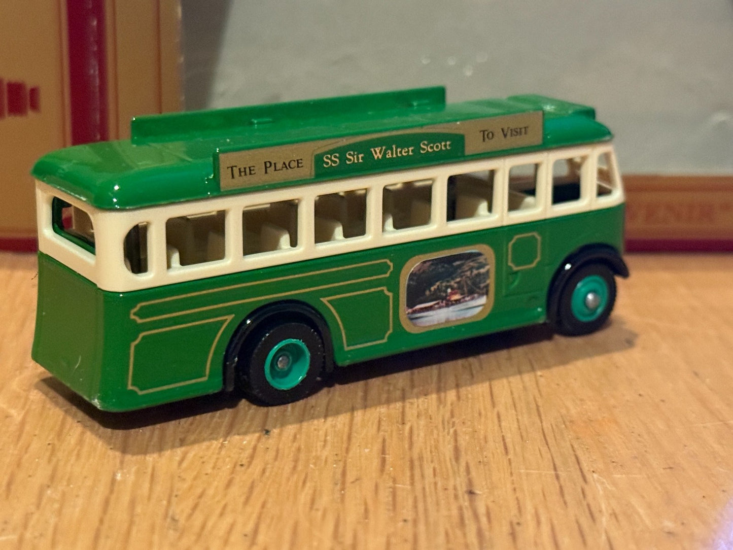 Stevelyn Souvenir Bus - Sir Walter Scott