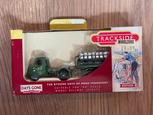 Trackside OO Gauge 1:76 Scammell Scarab Flatbed & Crates Co-Operative BNIB