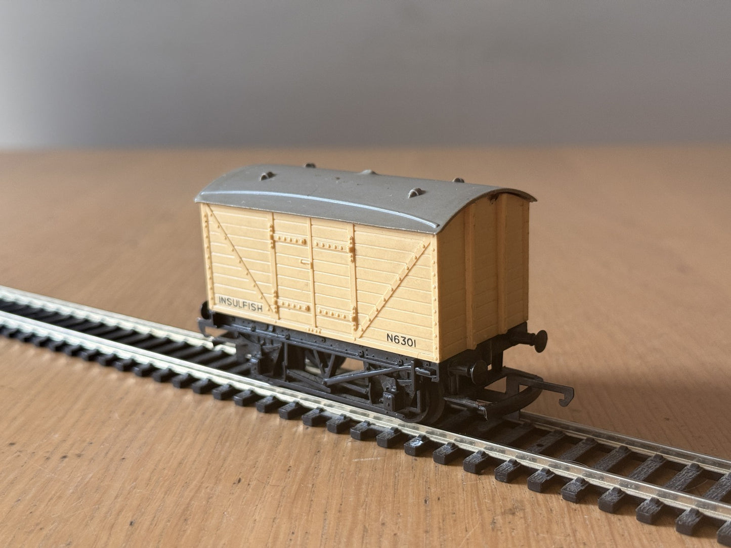 Tri-ang OO Gauge - Insulfish N6301