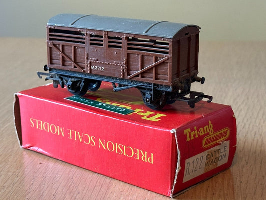Tri-ang R122 OO Gauge BR M3713 Cattle Wagon. Original Box.