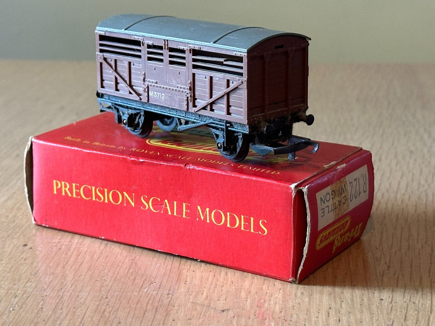 Tri-ang R122 OO Gauge BR M3713 Cattle Wagon. Original Box.