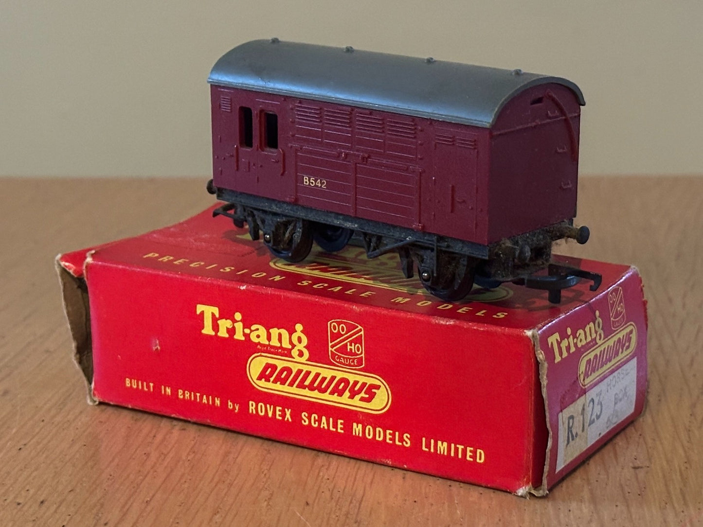 Tri-ang R123 OO Gauge Horse Box. Original Box.