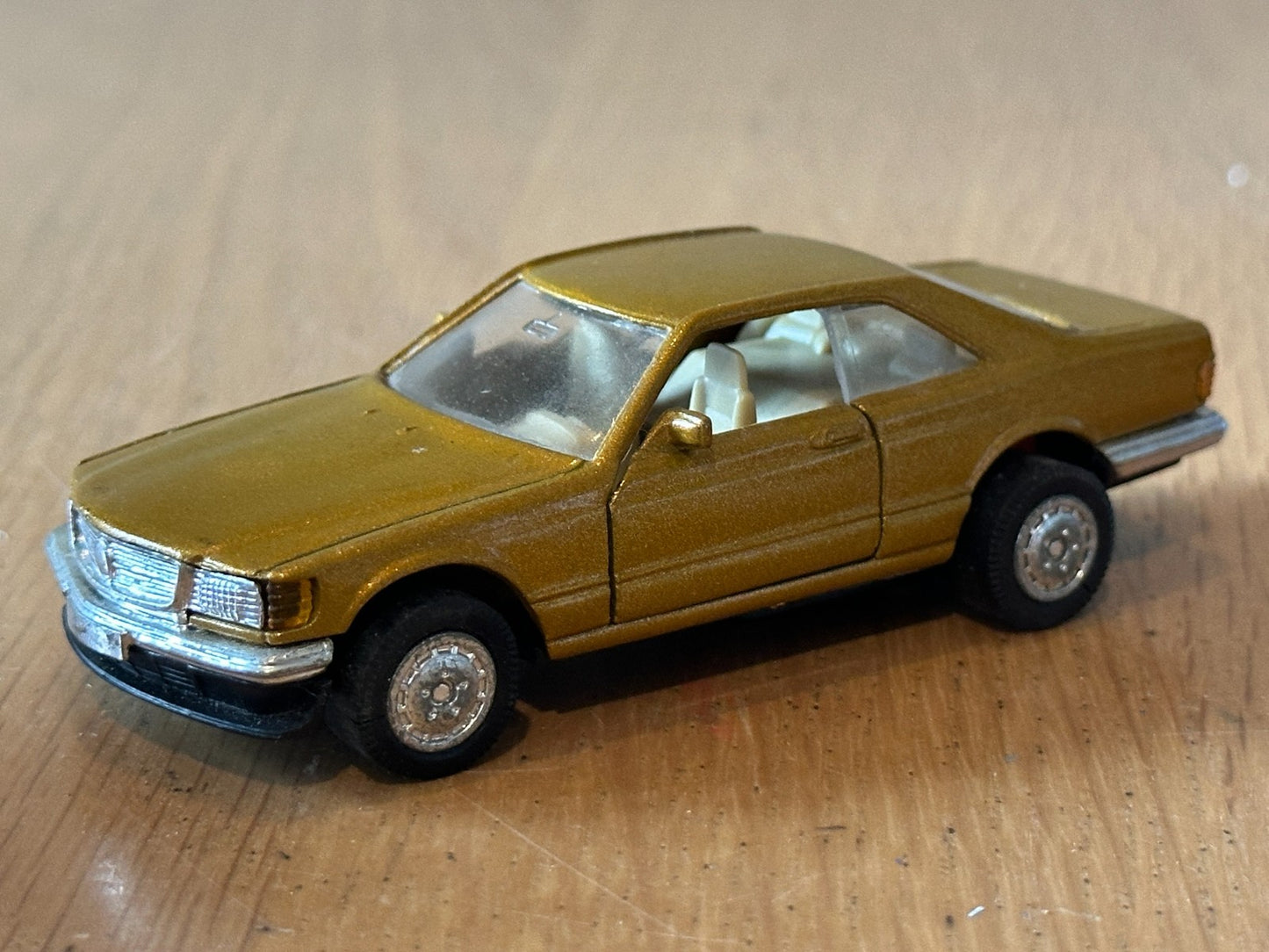 Welly Diecast Pull Back Super Racer - Mercedes SEL SEC Coupe