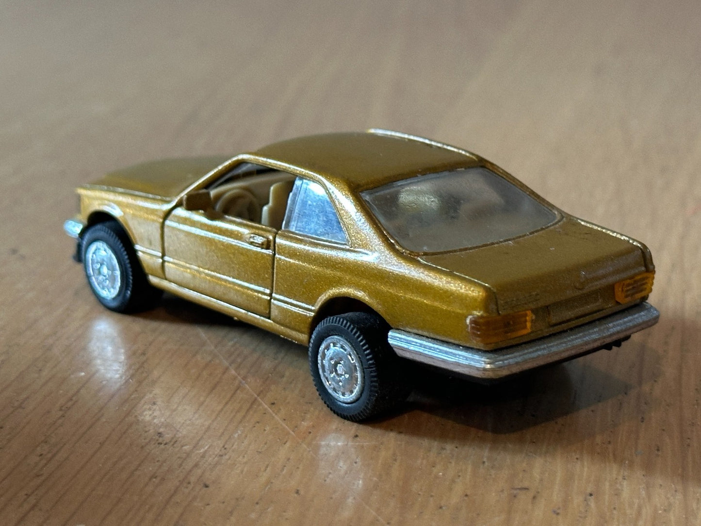 Welly Diecast Pull Back Super Racer - Mercedes SEL SEC Coupe