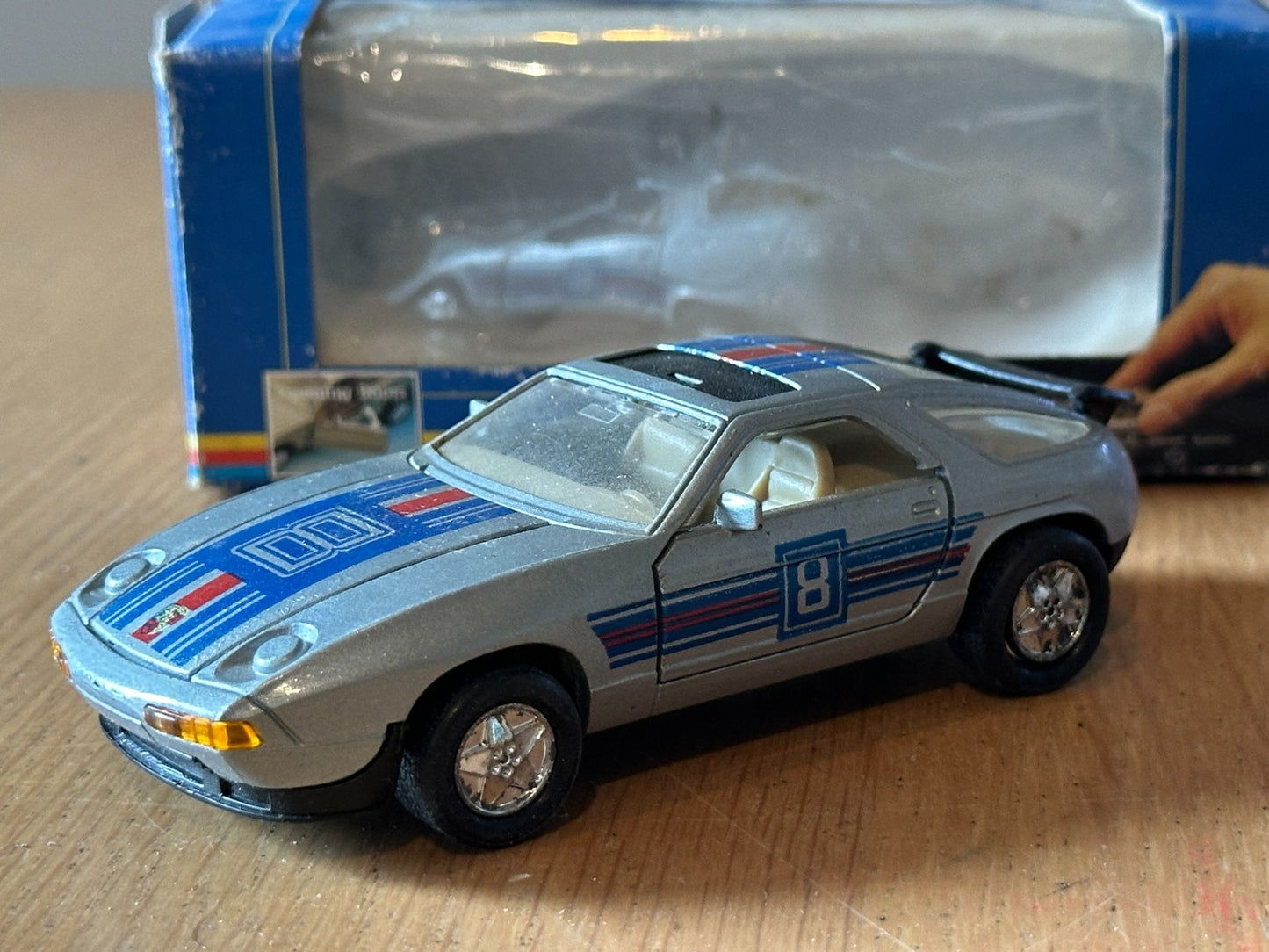 Welly Diecast Pull Back Super Racer - Porsche 928