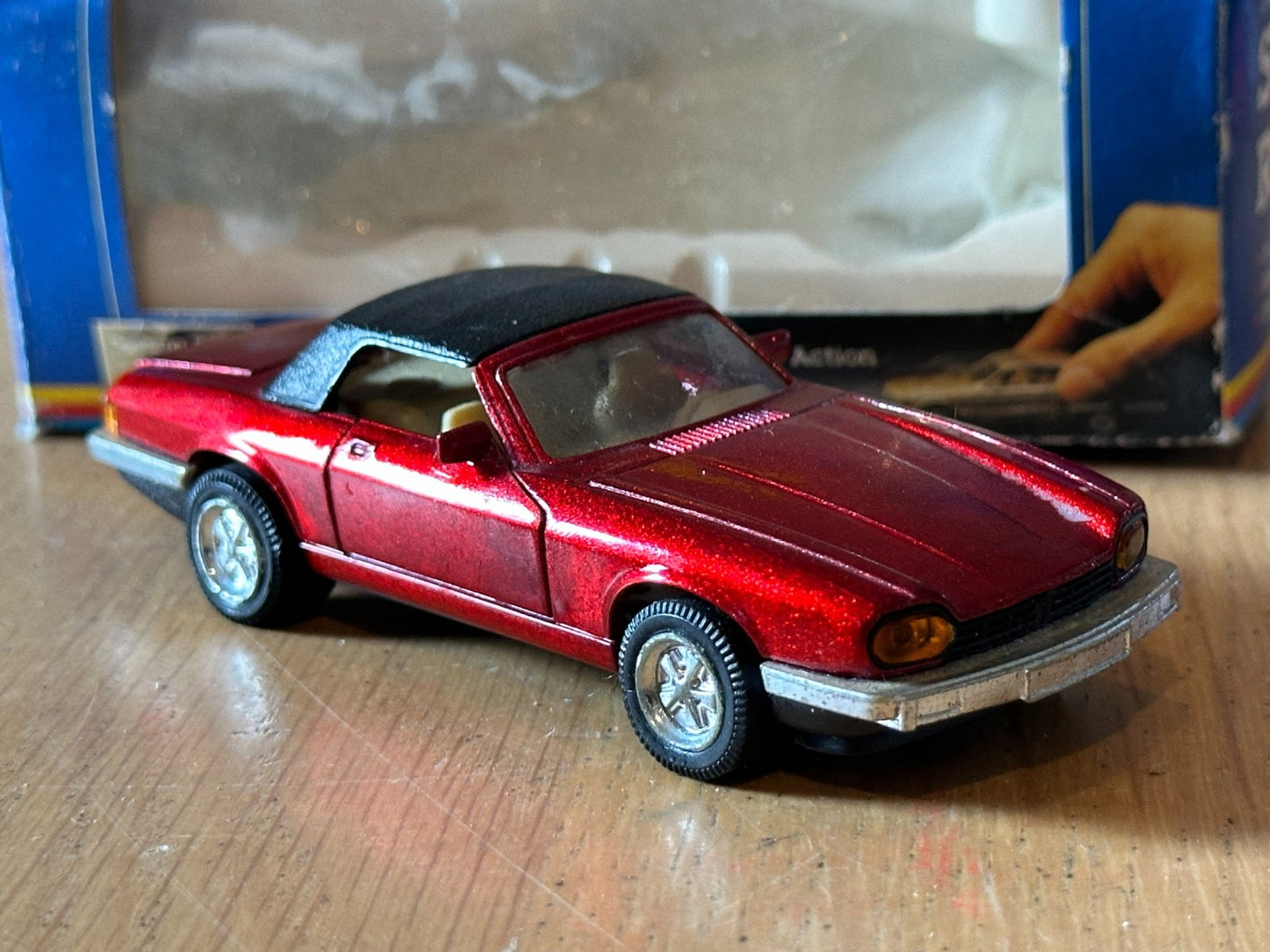 Welly Diecast Pull Back Super Racer - Jaguar XJS Convertible