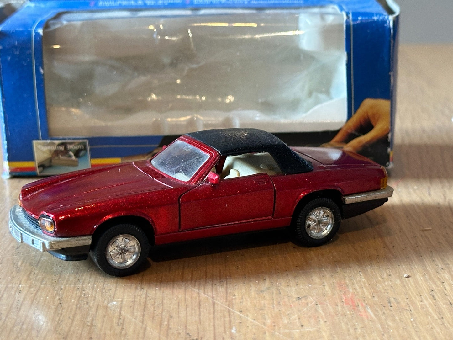 Welly Diecast Pull Back Super Racer - Jaguar XJS Convertible