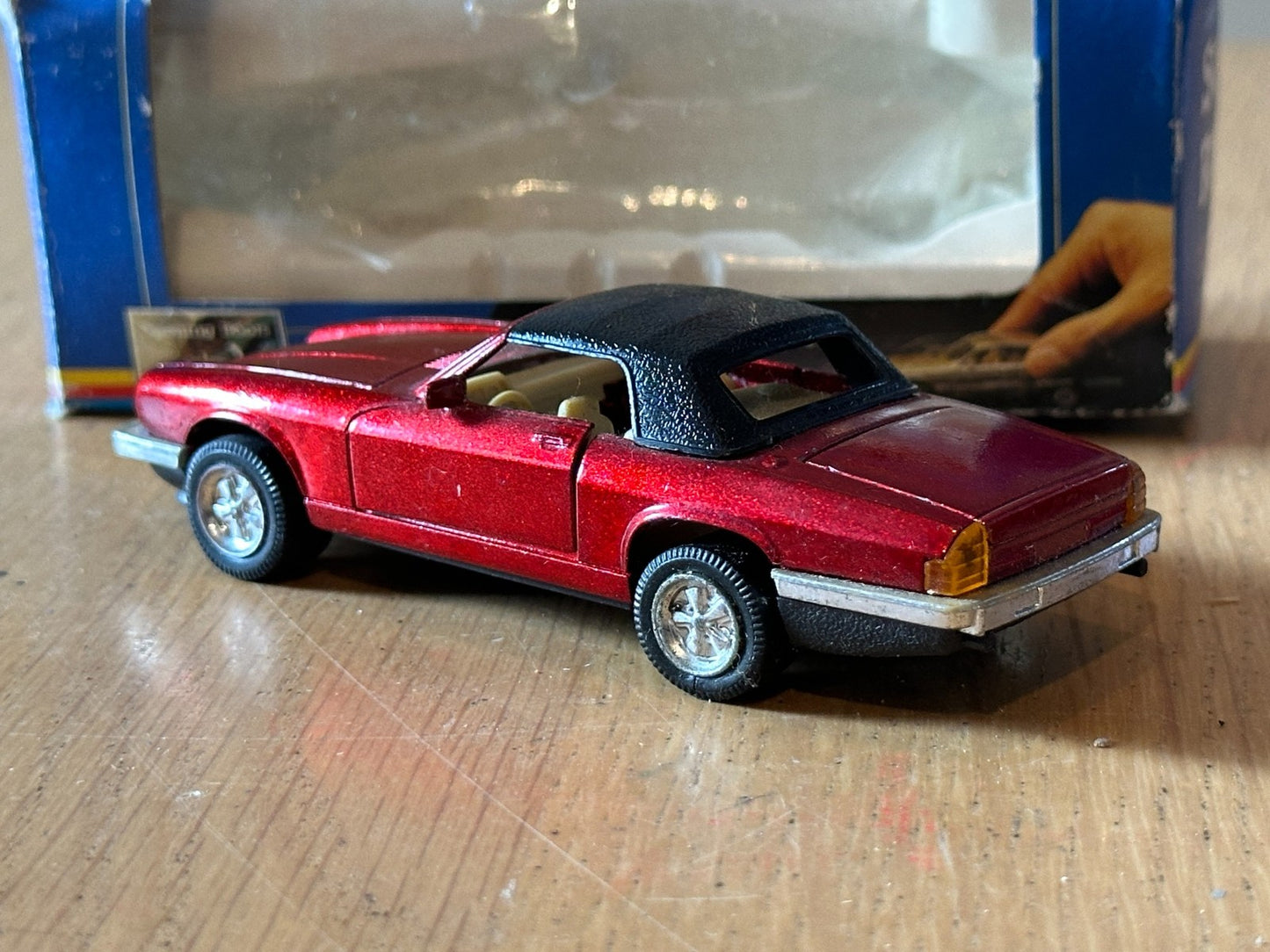 Welly Diecast Pull Back Super Racer - Jaguar XJS Convertible
