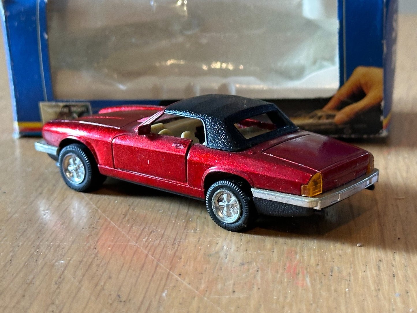 Welly Diecast Pull Back Super Racer - Jaguar XJS Convertible
