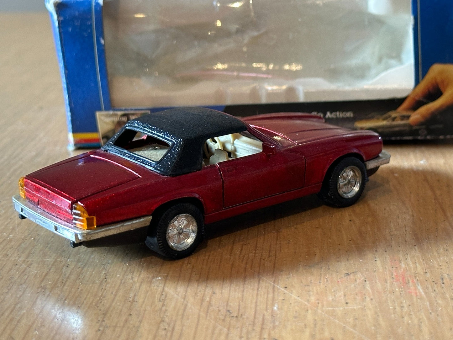 Welly Diecast Pull Back Super Racer - Jaguar XJS Convertible