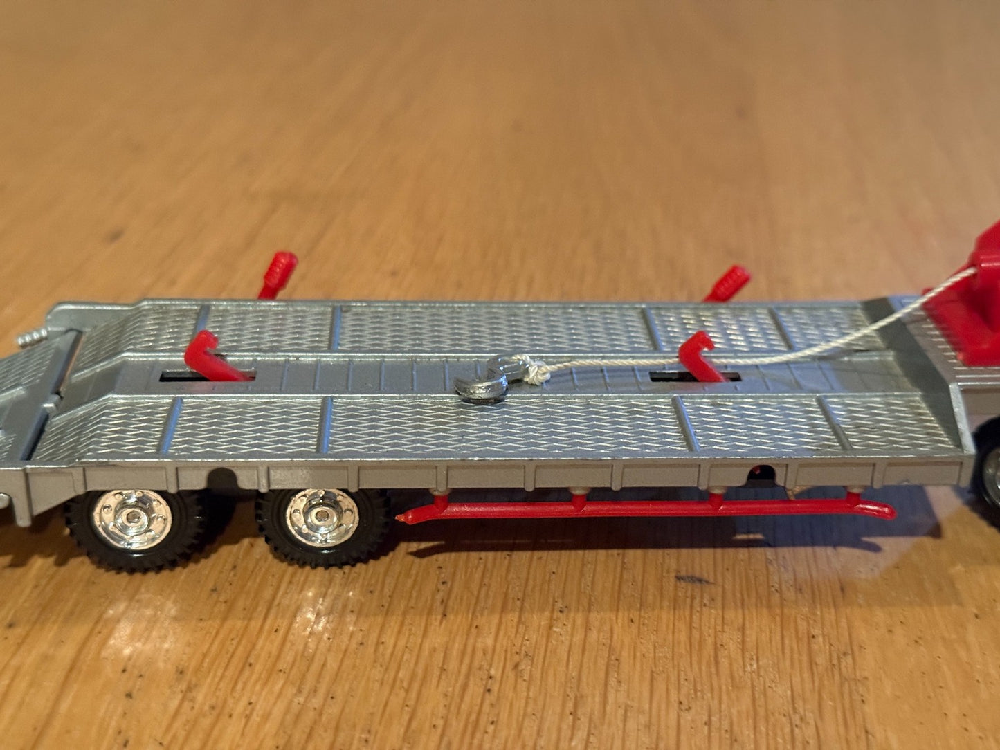Zee Toys Diecast Freightliner Flatbed Semi Truck - 1982
