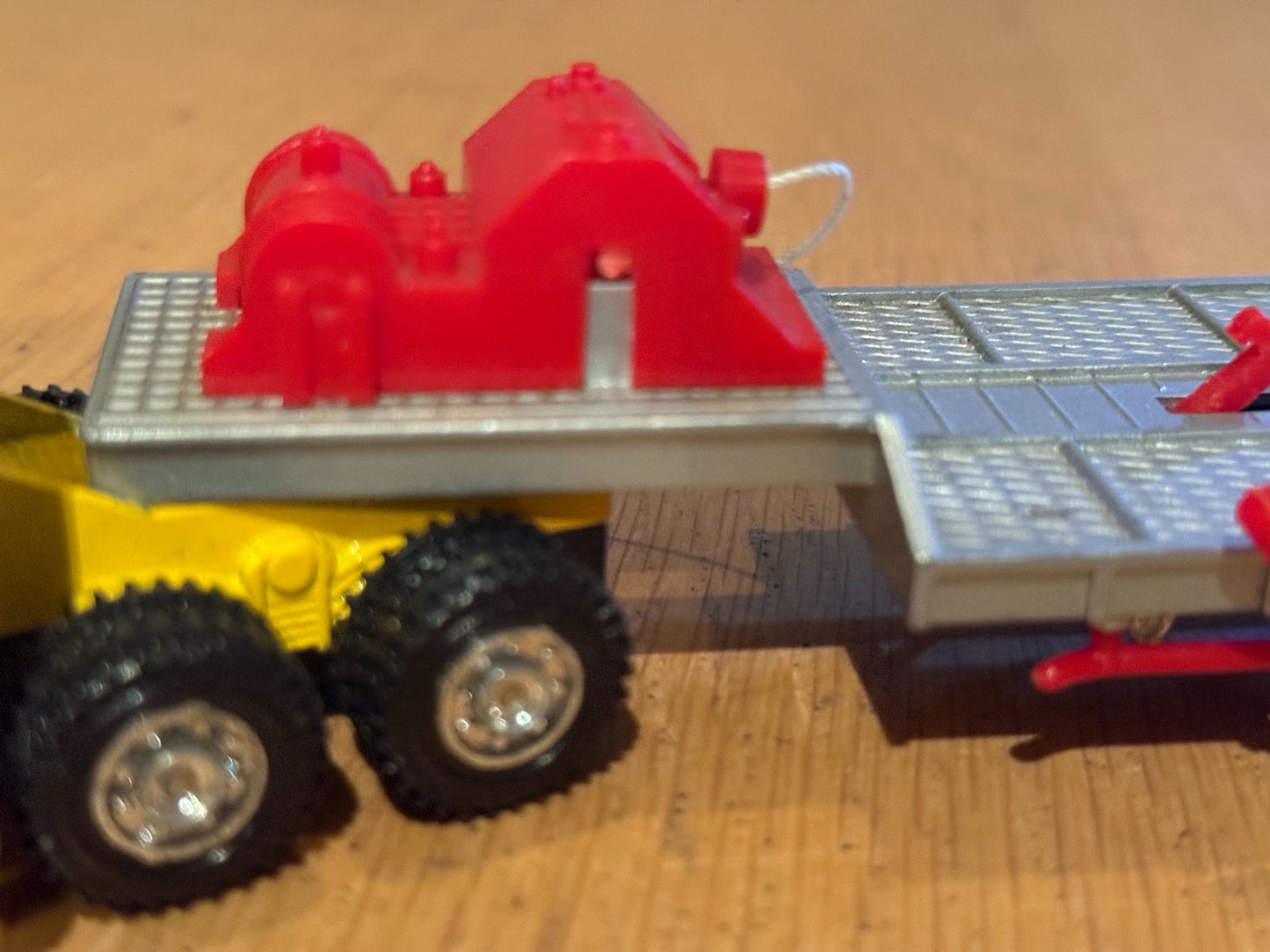 Zee Toys Diecast Freightliner Flatbed Semi Truck - 1982