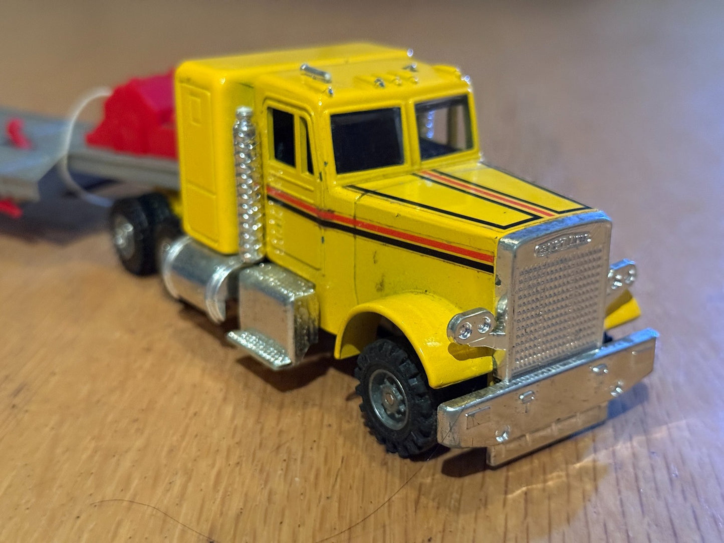 Zee Toys Diecast Freightliner Flatbed Semi Truck - 1982